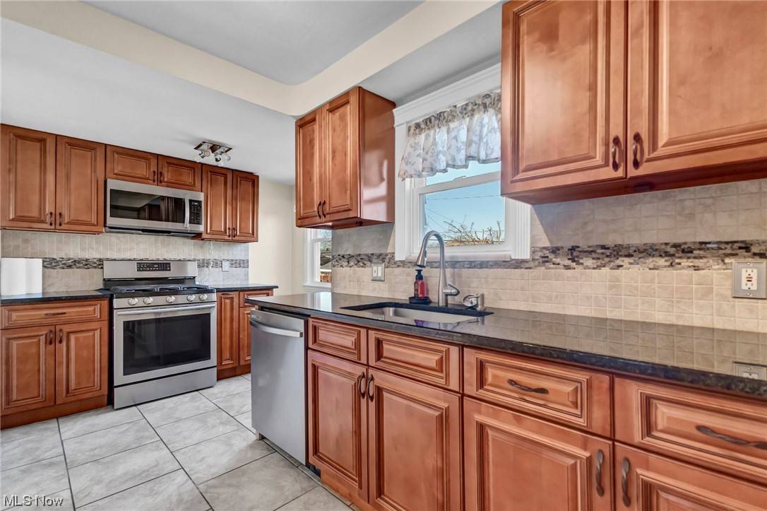 Parma, OH 44130,9516 Snow RD