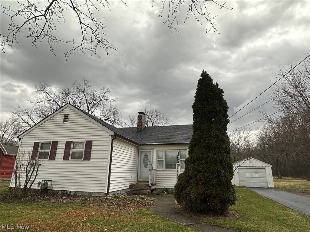 11262 Mahoning,  North Jackson,  OH 44451