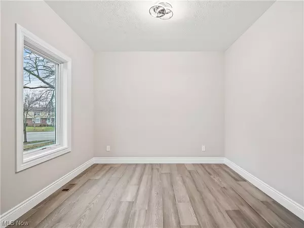 Beachwood, OH 44122,24325 Hilltop DR