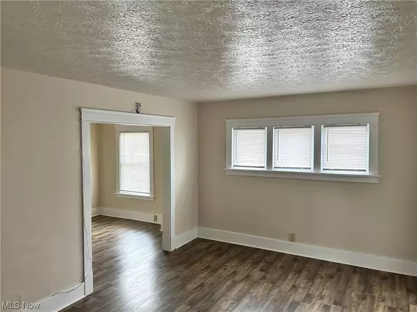 Warren, OH 44484,907 Adelaide SE