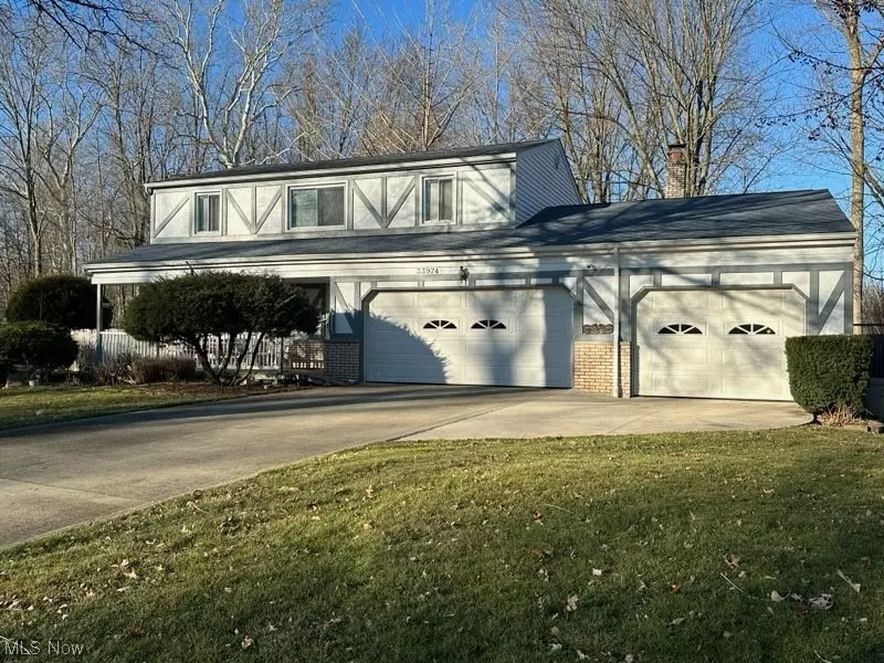 33974 Gail DR, North Ridgeville, OH 44039