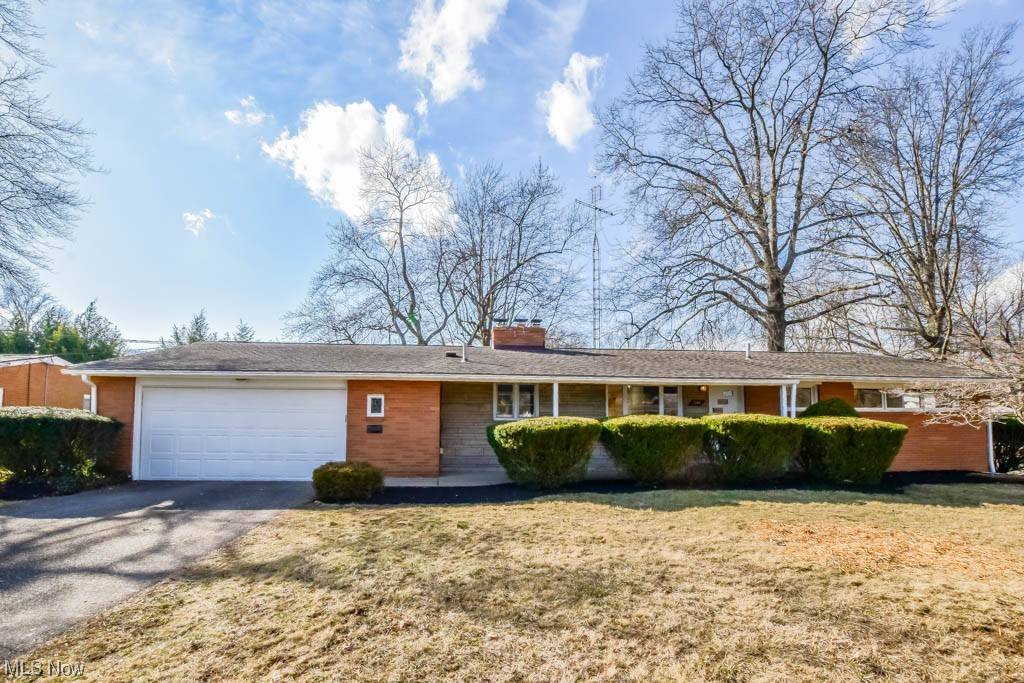 241 Briar AVE NE, North Canton, OH 44720