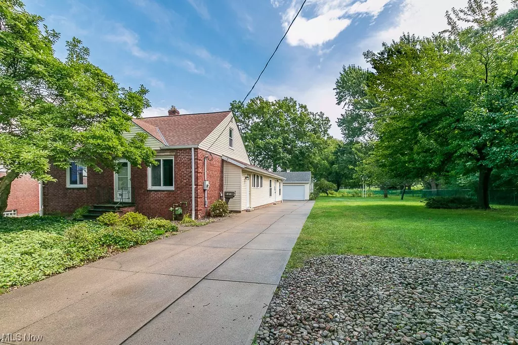 Wickliffe, OH 44092,1915 Rockefeller RD