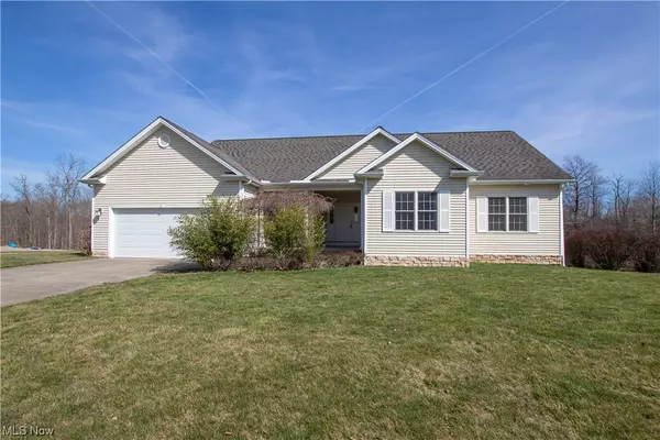 111 Laurel Hills LN, Canfield, OH 44406