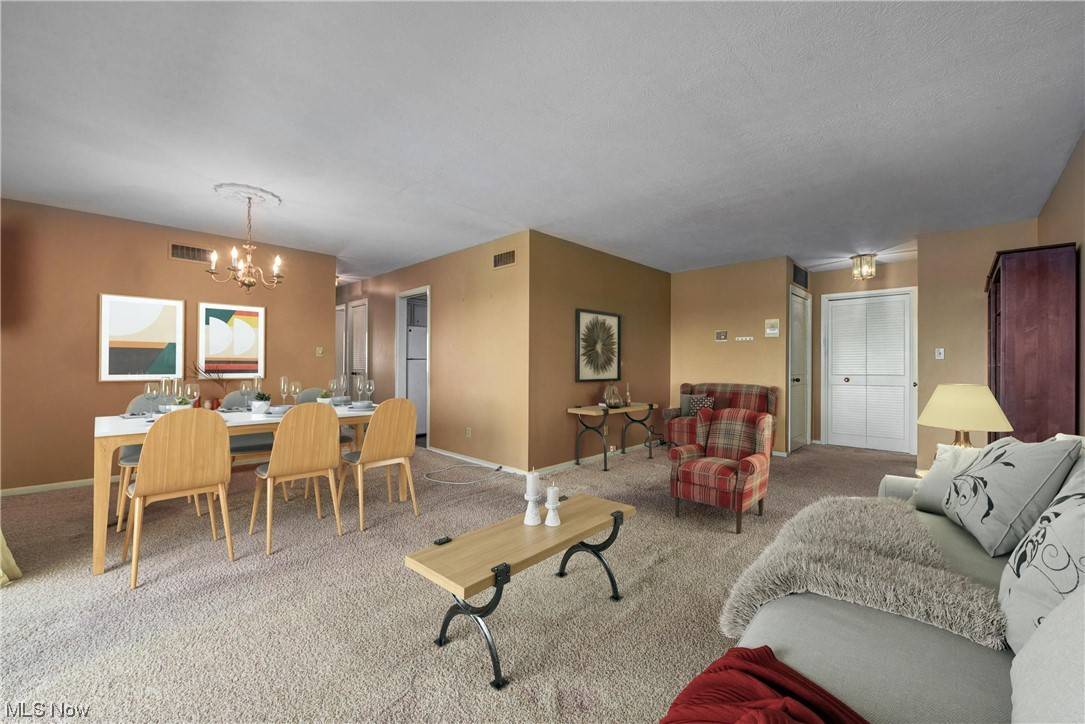 Rocky River, OH 44116,2089 Wooster RD #52