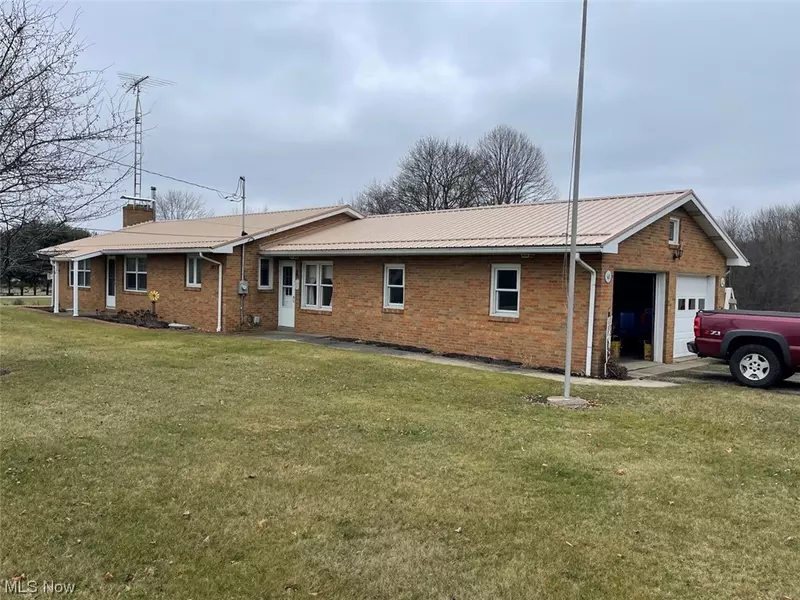 10236 Manchester AVE SW, Beach City, OH 44608