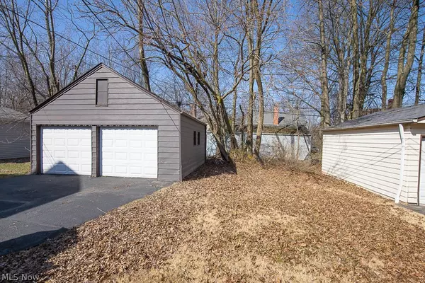 Cleveland Heights, OH 44112,881 Eloise DR