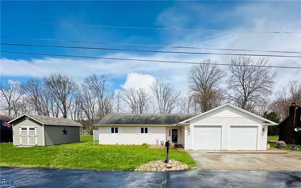 6099 Vale View DR SW, Sherrodsville, OH 44675