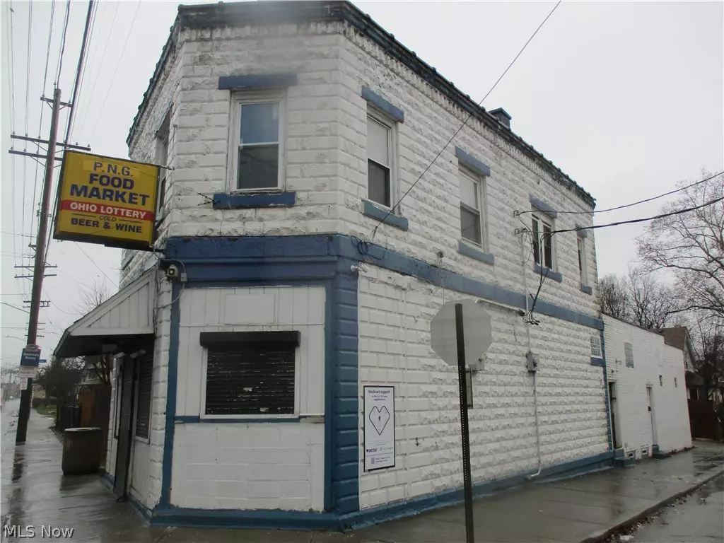 Cleveland, OH 44105,4324 Warner RD