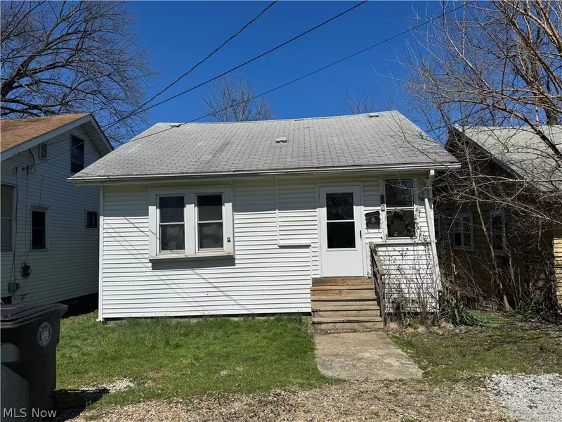 377 Lakeside CT, Akron, OH 44301