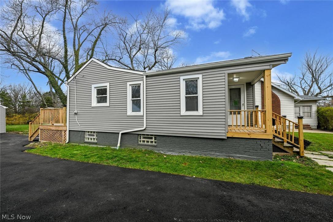 South Euclid, OH 44121,1520 Sheffield RD