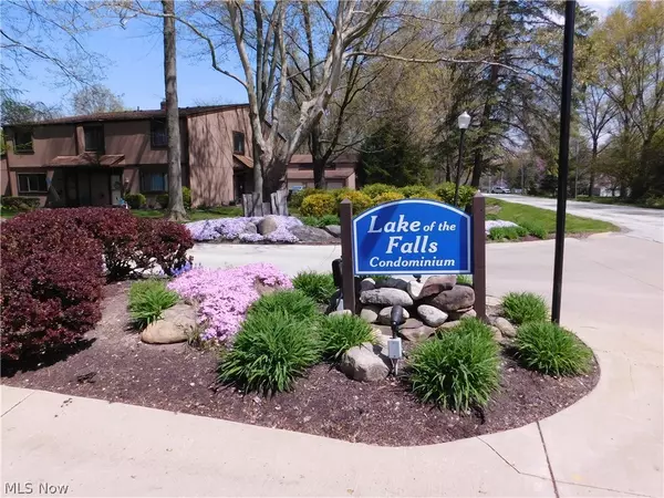 Olmsted Falls, OH 44138,26749 Lake Of The Falls BLVD