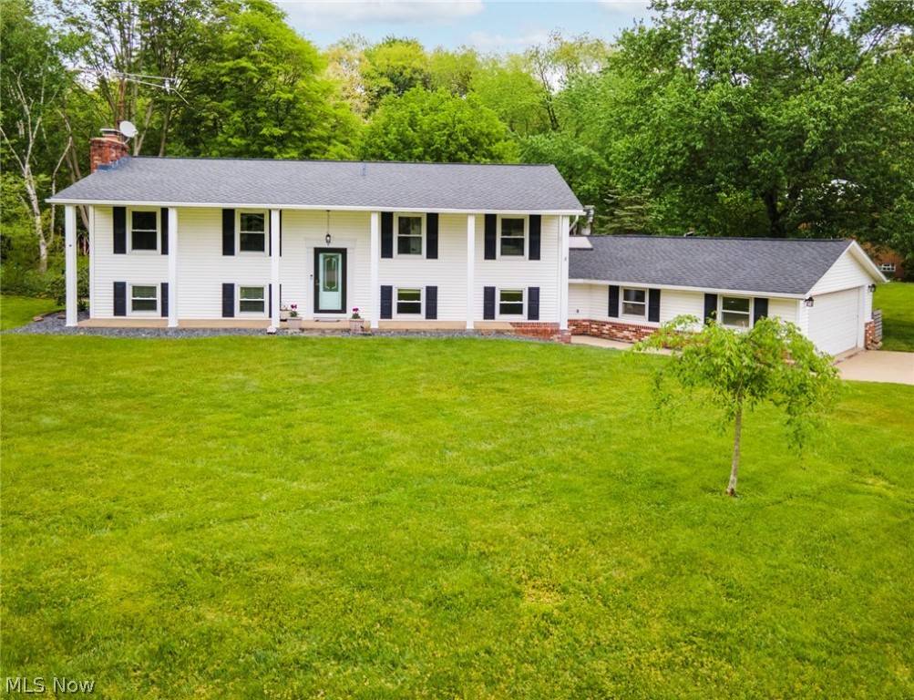 6544 Chesham DR NE, Canton, OH 44721