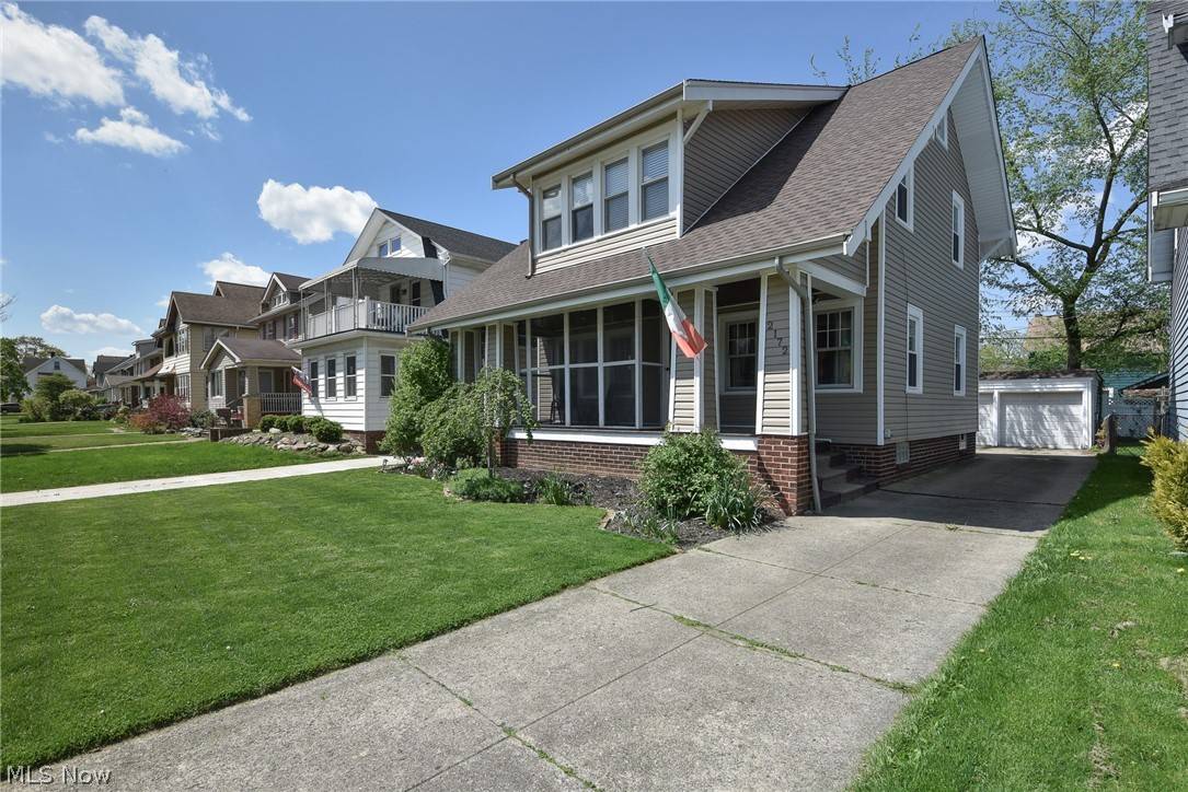 2172 Glenbury AVE, Lakewood, OH 44107