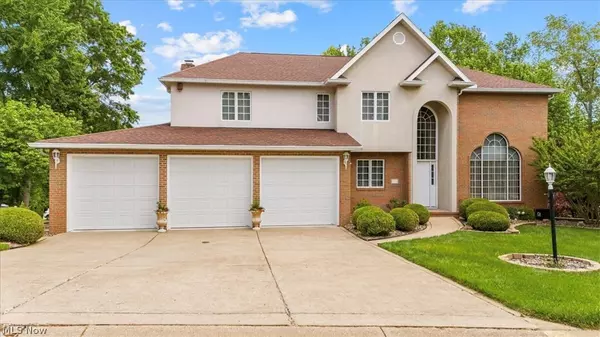 1405 Greenmont Hills DR, Vienna, WV 26105