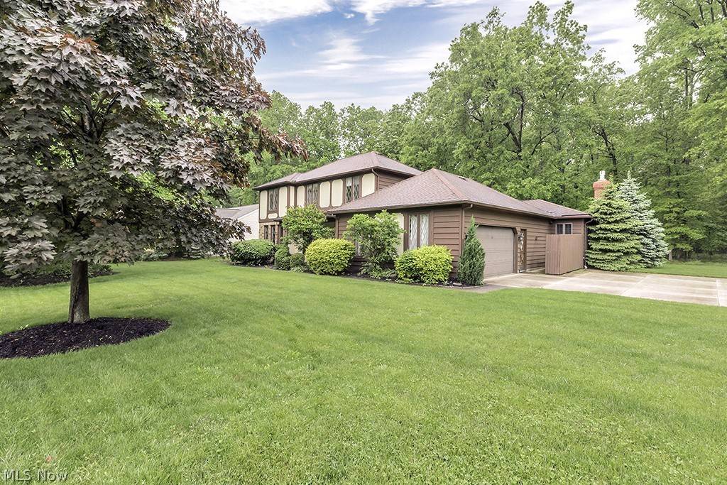 Avon Lake, OH 44012,330 Greenbriar DR