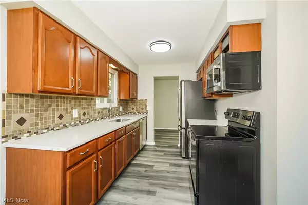 Berea, OH 44017,451 Edgewood CIR