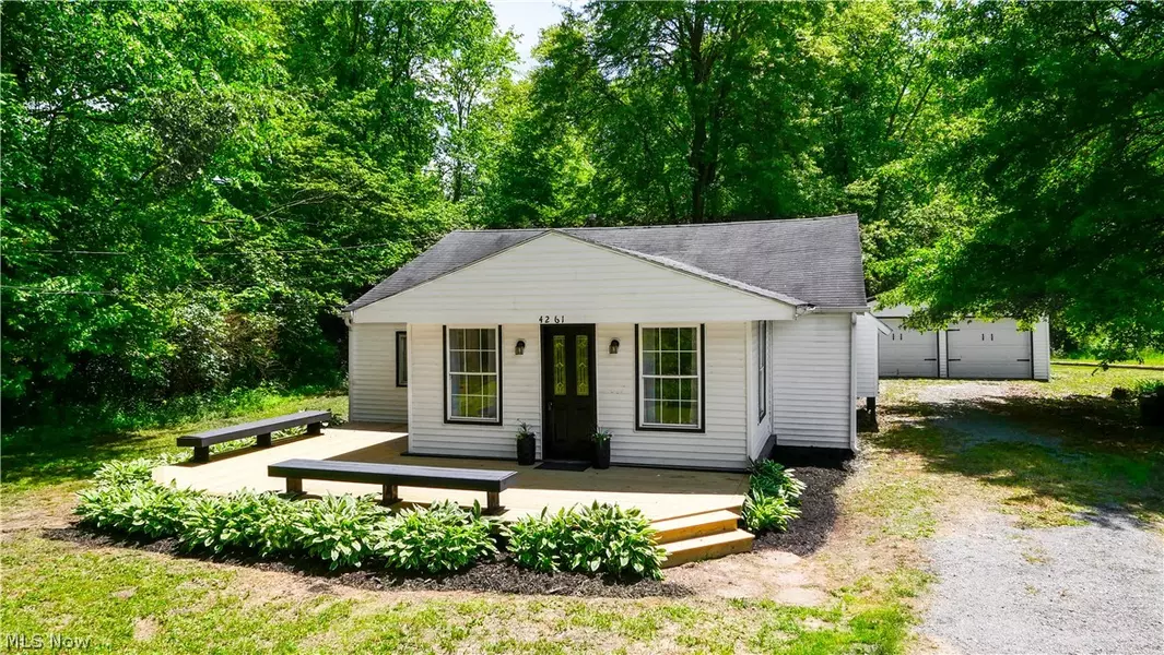 4261 Nelson Mosier RD, Braceville, OH 44430