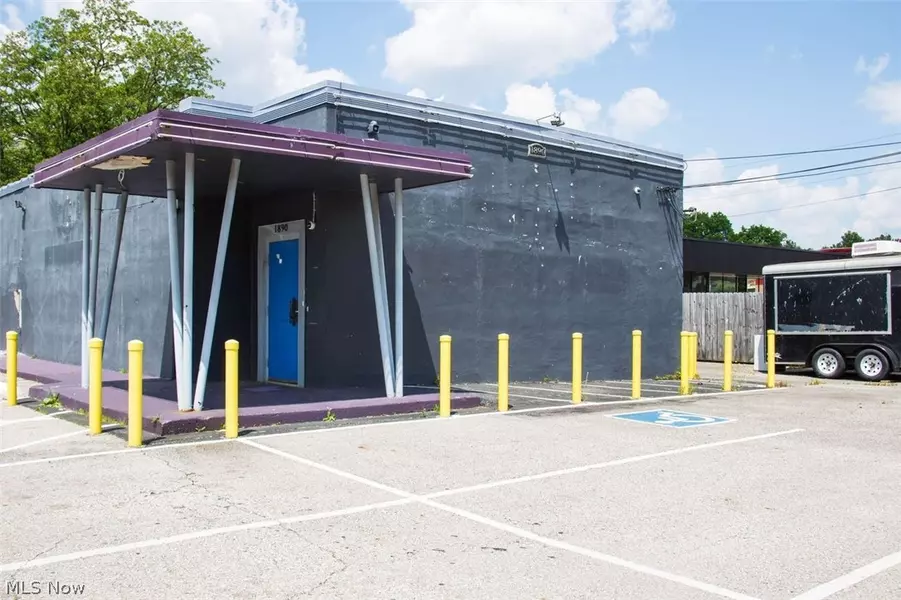 1890 S Arlington ST, Akron, OH 44306