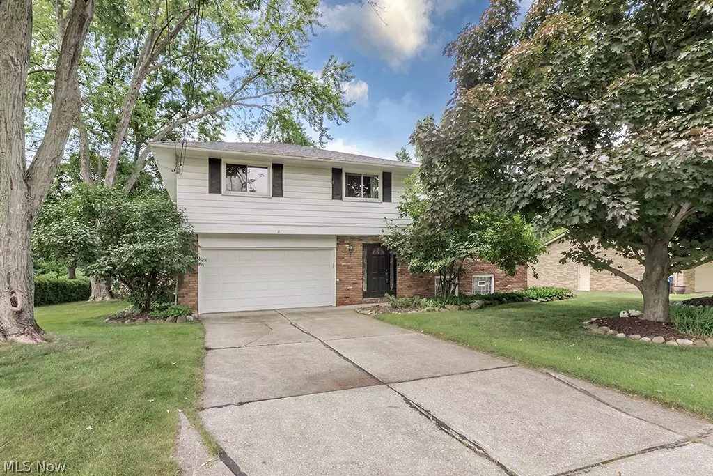 Willoughby Hills, OH 44092,2622 Alan DR