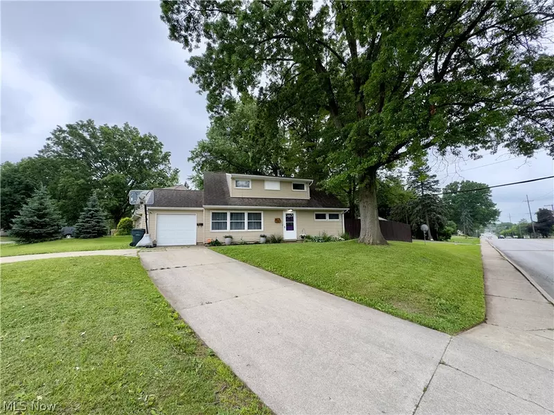 3161 Prior DR, Cuyahoga Falls, OH 44223