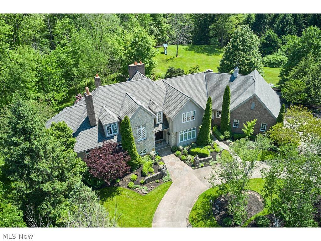 1085 Top Of The Hill RD, Bath, OH 44333