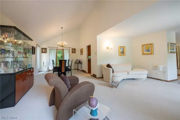 Solon, OH 44139,5009 Lansdowne DR
