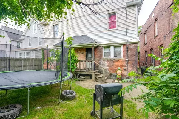 Cleveland, OH 44106,1471 E 118th ST