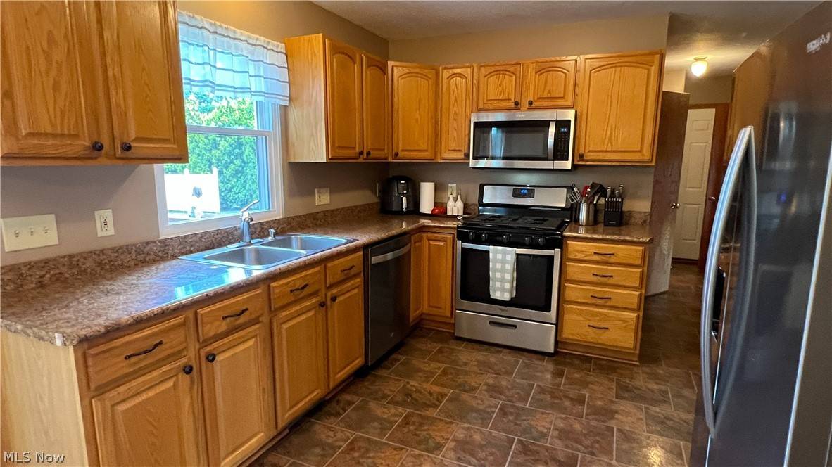 Wadsworth, OH 44281,438 Plum Creek DR