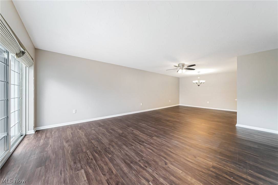 Rocky River, OH 44116,22701 Center Ridge RD #304