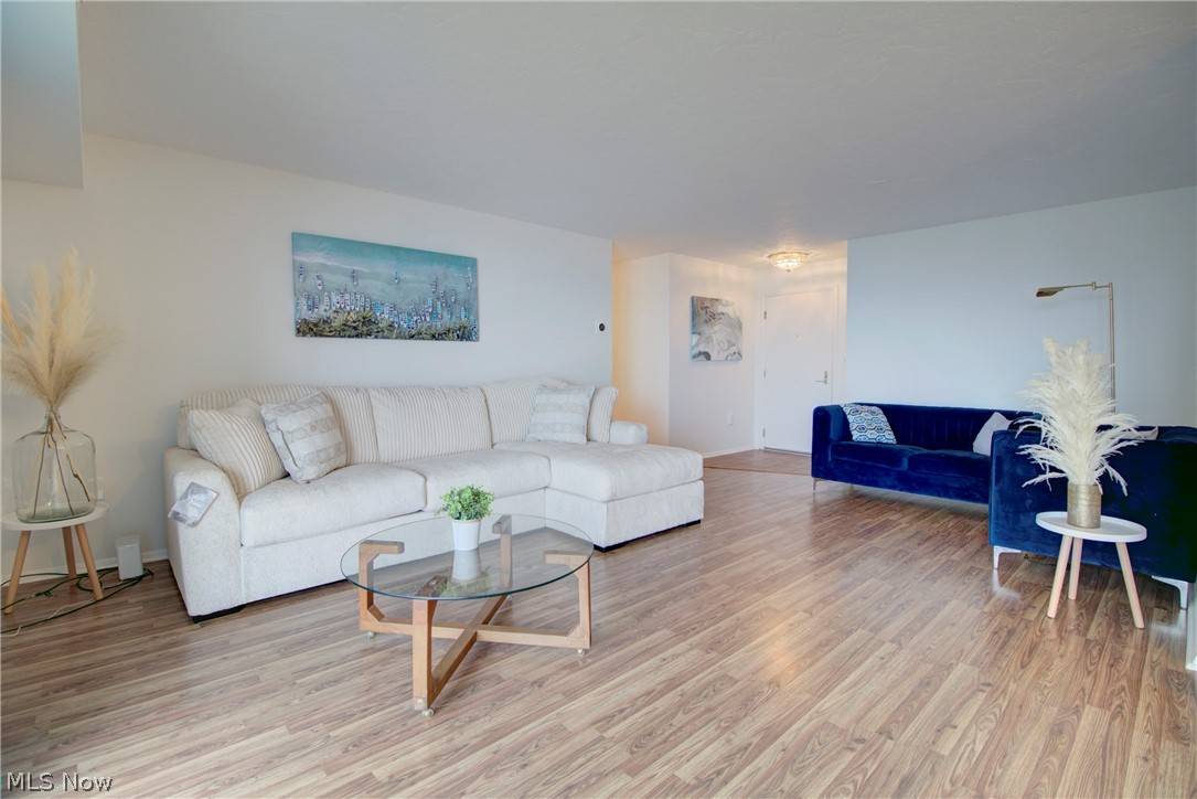 Lakewood, OH 44107,12550 Lake AVE #907