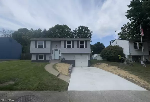1056 Shadowlawn DR, Ravenna, OH 44266