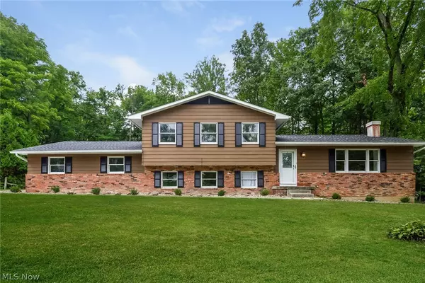321 Chatham DR, Aurora, OH 44202