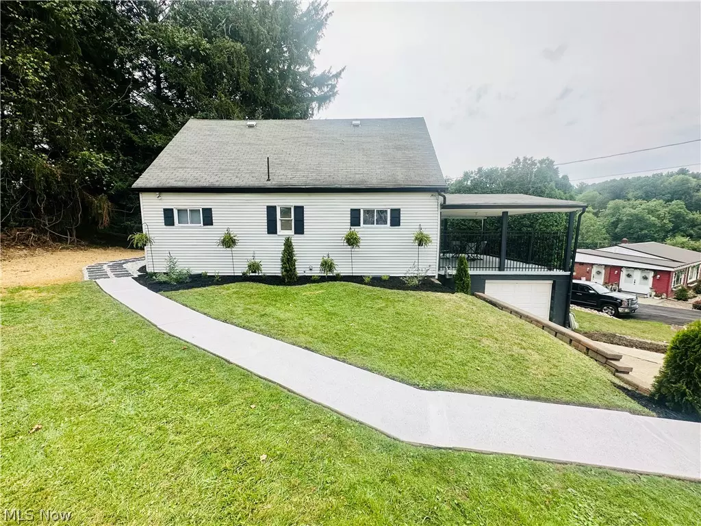 Weirton, WV 26062,110 Donna ST