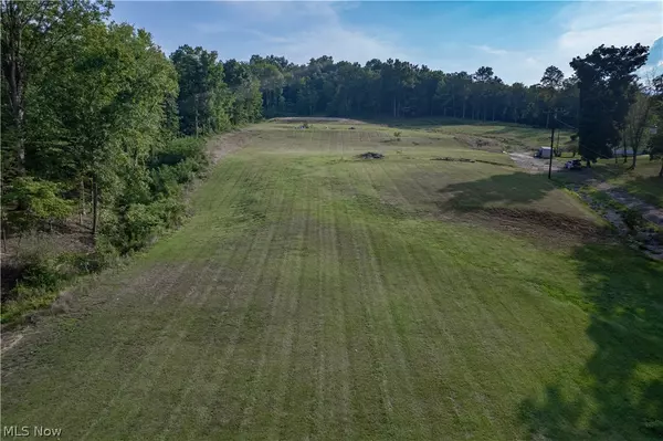 1099 Colegate DR, Marietta, OH 45750