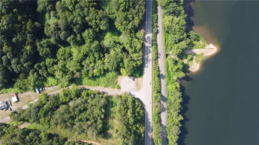 Holberts Run RD, New Cumberland, WV 26047