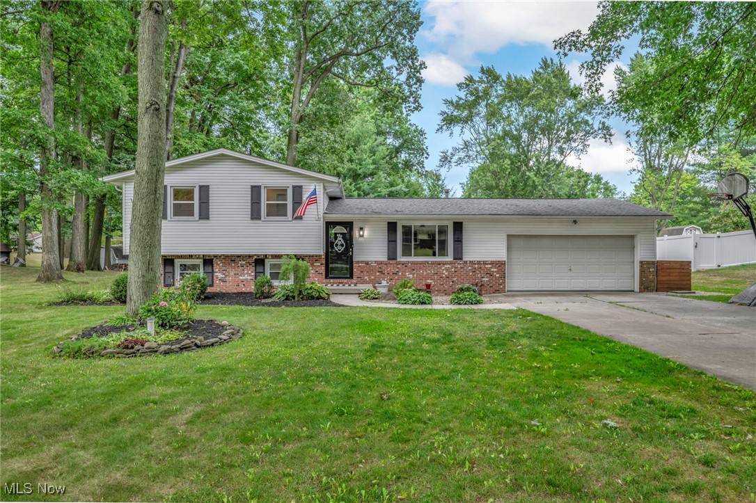 628 Billman ST SW, Hartville, OH 44632