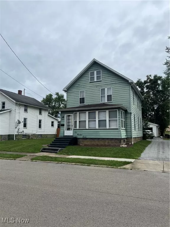 407 E North AVE, East Palestine, OH 44413