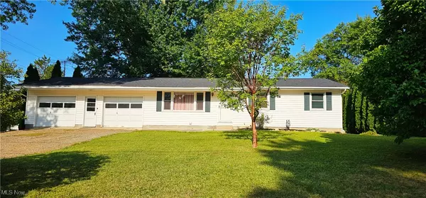 8986 Hillcrest DR, Westfield Center, OH 44251