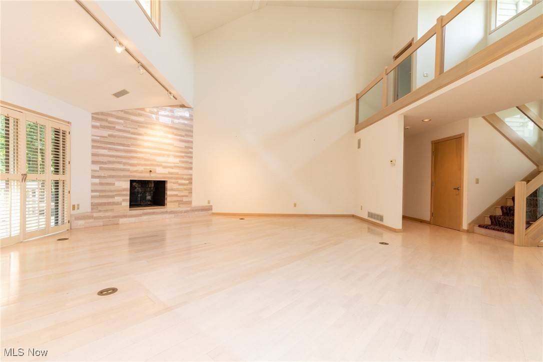 Beachwood, OH 44122,4 Haverhill CT