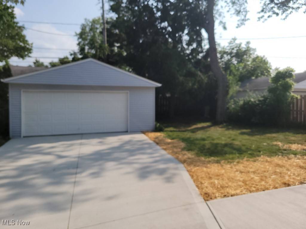 Middleburg Heights, OH 44130,16553 Craigmere DR