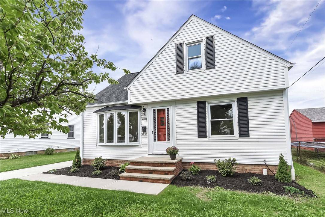 4700 Summer LN, Brooklyn, OH 44144