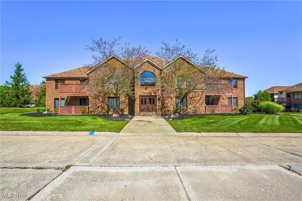 8607 Scenicview DR #105, Broadview Heights, OH 44147