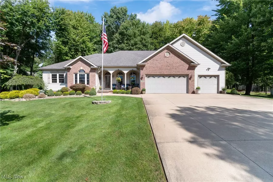 2597 Pine Lake TRL, Uniontown, OH 44685