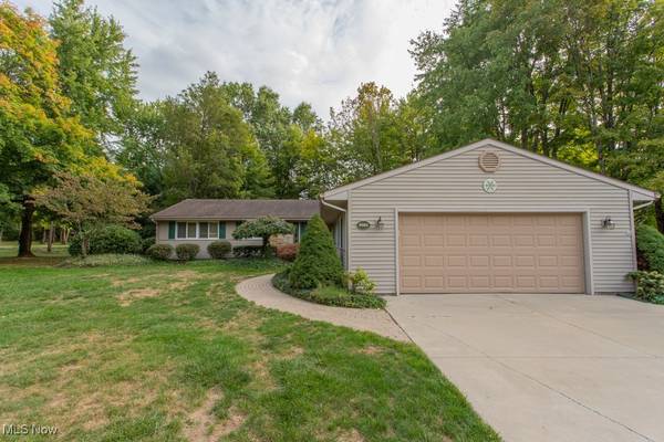 8680 Carriage Hill DR NE, Warren, OH 44484