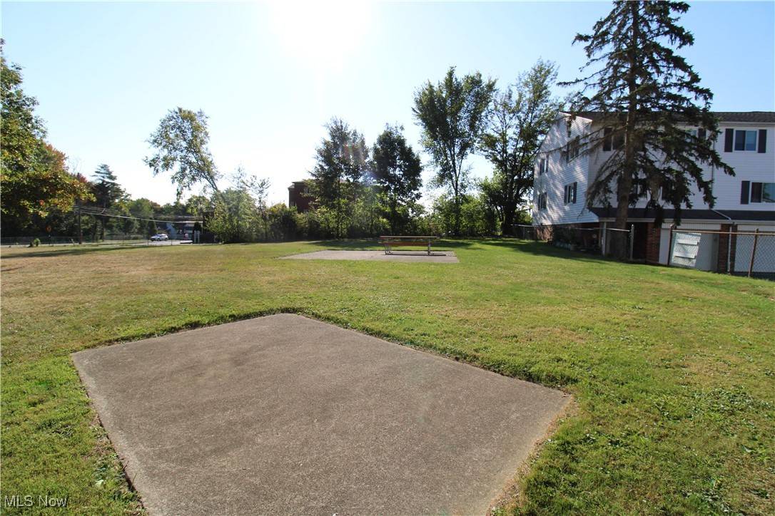 Twinsburg, OH 44087,2005 Presidential Pkwy #79