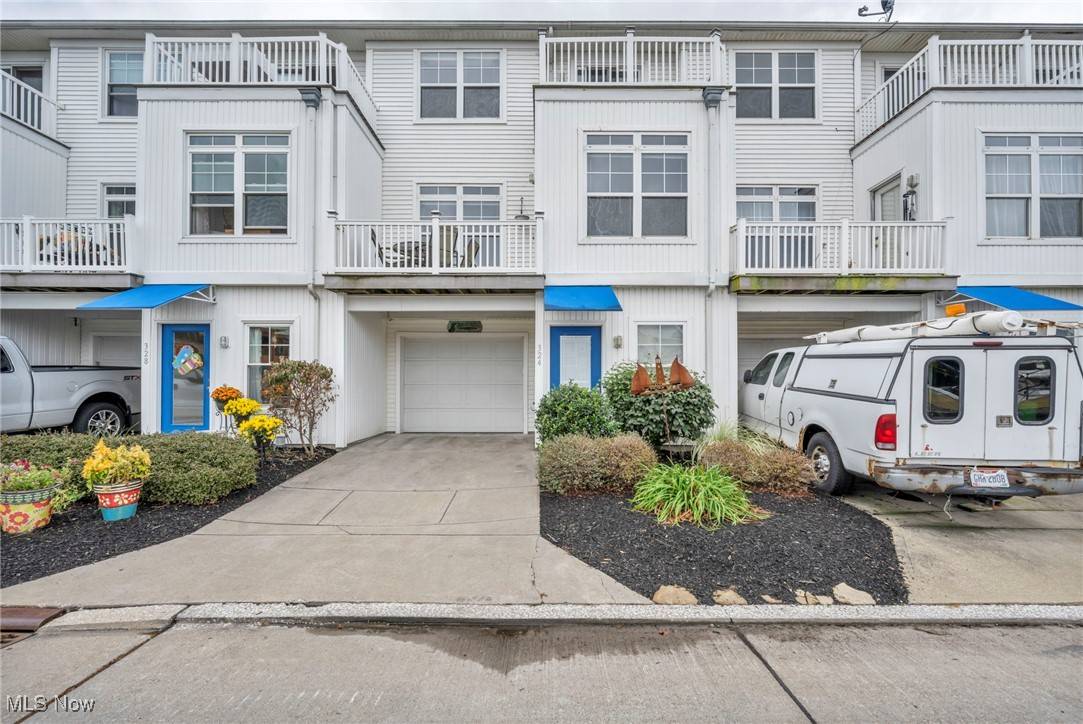 324 E Marina Pkwy,  Lorain,  OH 44052
