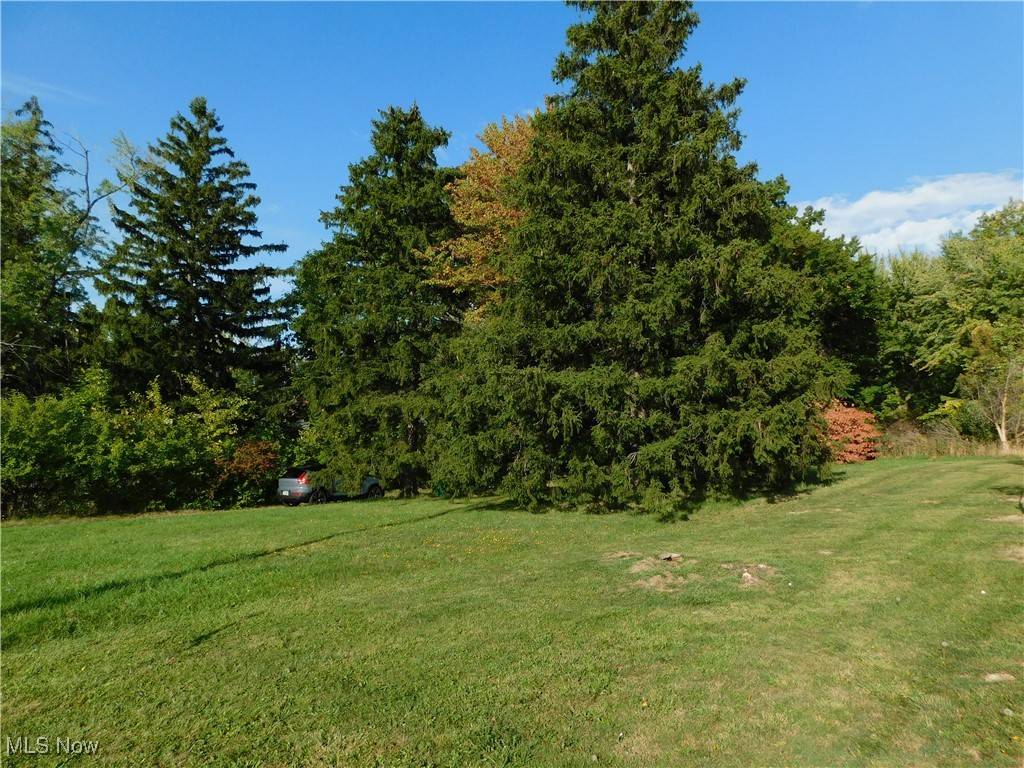 2811 Bishop RD, Willoughby Hills, OH 44092