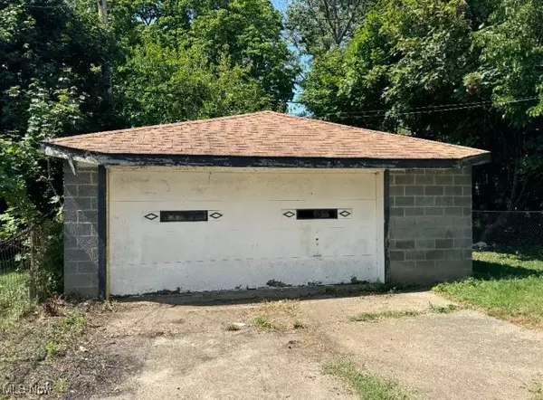 Cleveland, OH 44108,630 - 632 E 117th ST