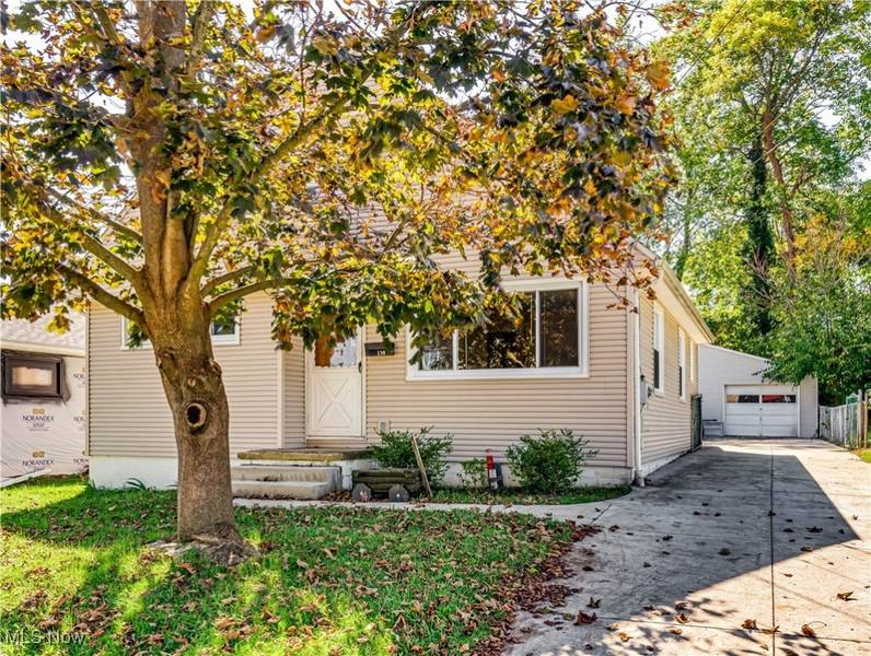 138 Oakwood ST, Barberton, OH 44203